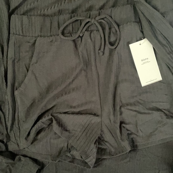 Black Long Sleeve Ribbed Cardigan Camisole Top & High Rise Short 3-Piece Set - Picture 7 of 8